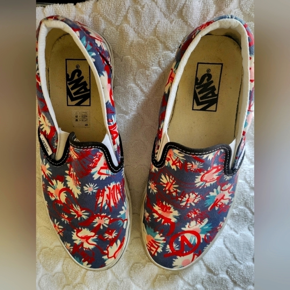 VANS Classic Slip on sneakers with tropical print and vans logo